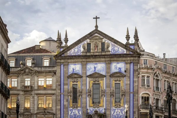 Church of Saint Antony of Congregados - Igreja de Santo Antonio dos Congregados,  built in 1703 and covered with typical Portuguese blue tiles called Azulejos. Porto — Stock Photo, Image