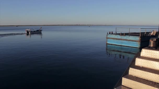 Olhao рекреаційних порт човен Jetty подання, в Ріа Формоза водно-болотних угідь природного парку Алгарве — стокове відео