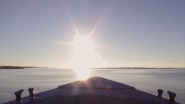 Tekne gezisi kalkış deniz manzarası görünümünden Olhao Armona Adası, Ria Formosa sulak doğal koruma Park, Algarve. — Stok video