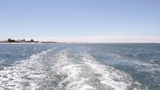 Bootsfahrt Abfahrt von der Insel Armona, in ria formosa Feuchtgebiete Naturpark, Algarve. — Stockvideo