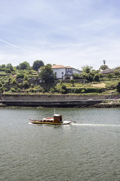 Porto landscape view over Douro River and tradicional Rabelo boats — Stock Photo, Image