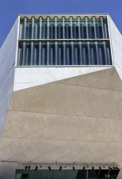 ПОРТО, ПОРТУГАЛЬ - 05 ИЮЛЯ 2015: View of Casa da Musica - House of Music Modern Oporto Concert Hall, the first building in Portugal exclusively dedicated to music, in Porto, Portugal on JULY 05, 2015 . — стоковое фото