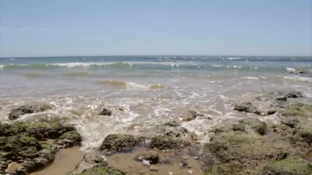 Algarve Maria Luisa en Torre da Medronheira Beaches in de gemeente Albufeira - Cliff weergave — Stockvideo