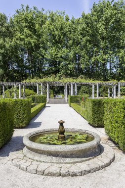 Porto, Portekiz - 05 Temmuz 2015: Serralves bahçeleri, Çağdaş Sanat Müzesi (Serralves Vakfı içeren 18 hektar genişleten bir yeşil park).