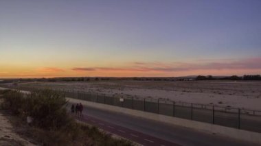 Faro Havaalanı izlemek gece karanlığında, Pan zaman atlamalı görünümü bulunan Algarve ünlü hedef, Portekiz.