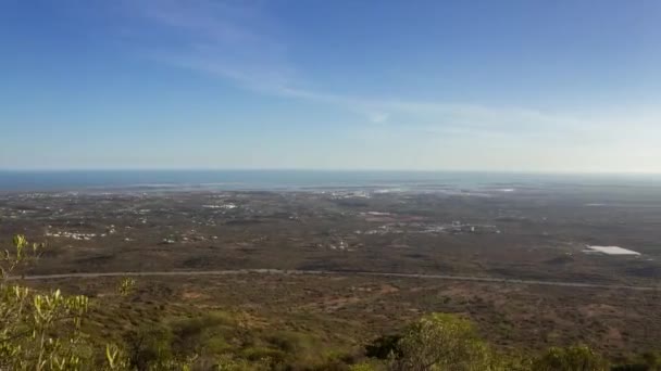 Pan Timelapse land landskap, vy från Algarve Cerro Sao Miguel kulle — Stockvideo