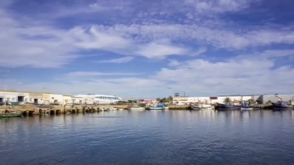 Pan Time Lapse a Olhao Fishing Port, la capitale della città di Ria Formosa parco naturale delle zone umide, Algarve — Video Stock