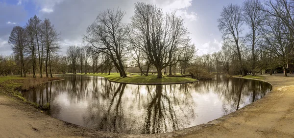 Lagoa panorâmica paisagem foto em Vondelpark, Amsterdã. É um pu — Fotografia de Stock