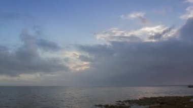 Pan Timelapse Olhao waterfront Ria Formosa doğal park Saltmarsh giriş görünümünü. Algarve.