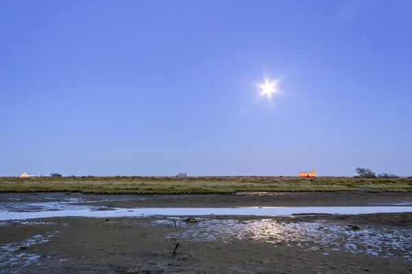 Olhao Marina atardecer, la ciudad es la capital de los humedales Ria Formosa parque natural de conservación, en destino Algarve . —  Fotos de Stock