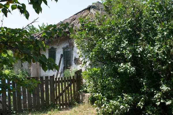 Stary Ukraiński Opuszczony Domek Wiosce — Zdjęcie stockowe