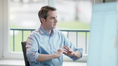 iş adamı parmak germe