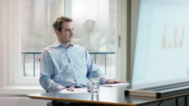 iş adamı geri yaslanmış