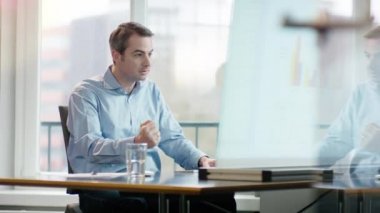 iyi bir anlaşma yapma iş adamı