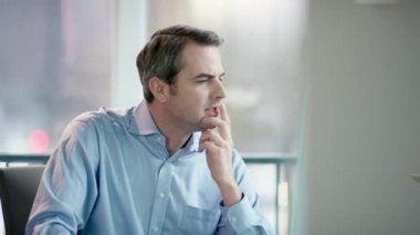 iş adamı bir karar verme