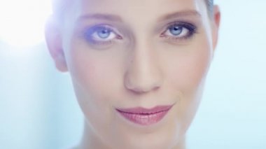 Çekici kadın gülümse