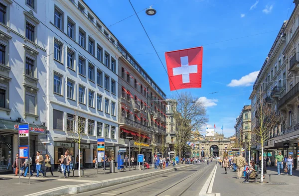 Bahnhofstrasse straat in Zurich, Zwitserland — Stockfoto