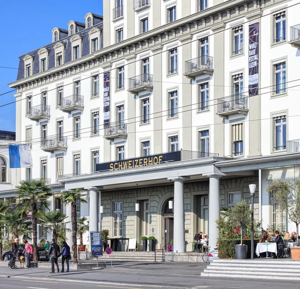 Entrada do Hotel Schweizerhof em Lucerna — Fotografia de Stock