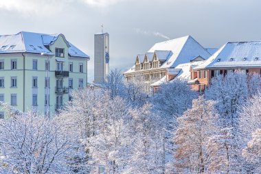 Sisli bir kış sabahı Zürih'te görünümü