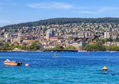 Yaz aylarında Zürih Gölü