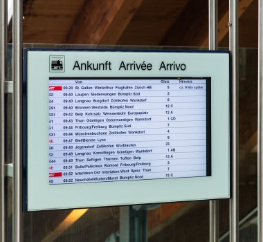 Bern tren istasyonundaki varış kartı