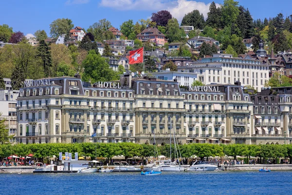Nationalquai quay i Luzern, Schweiz — Stockfoto
