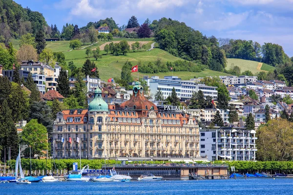 Здание отеля Palace в Люцерне, Швейцария — стоковое фото