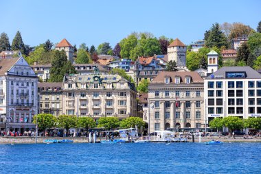 Schwanenplatz Meydanı'na ve Schweizerhofquai quay Lucerne içinde