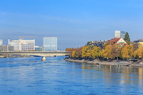 Il fiume Reno a Basilea, Svizzera — Foto Stock