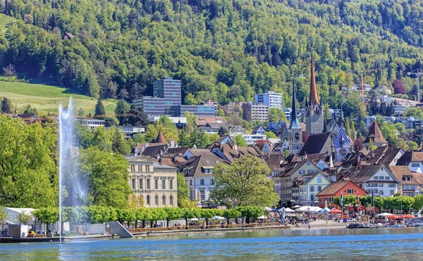 Prohlédni si na město Zug od jezera Zug — Stock fotografie