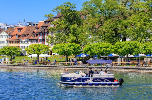 İlkbaharda göl Zug