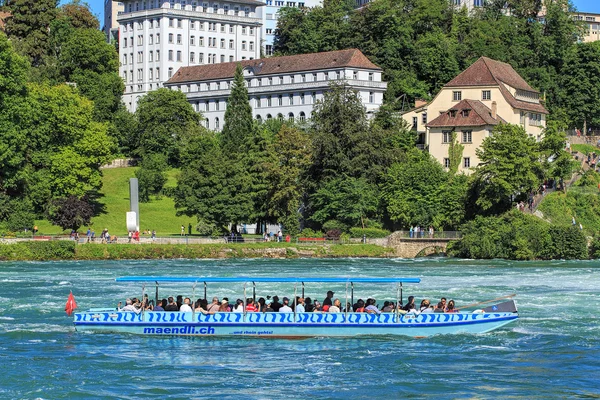 Barca sul fiume Reno — Foto Stock