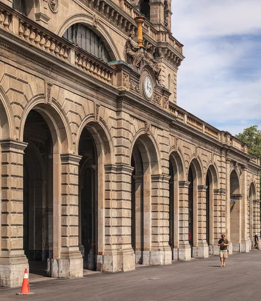 Facade of the Zurich main railway station building — Stock Photo, Image