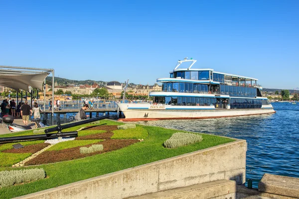 "Nave de Panta Rhei en el muelle de Zurich, Suiza —  Fotos de Stock