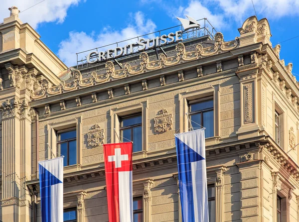 Upper part of the Credit Suisse building on Paradeplatz square in Zurich, Switzerland — Stock Photo, Image