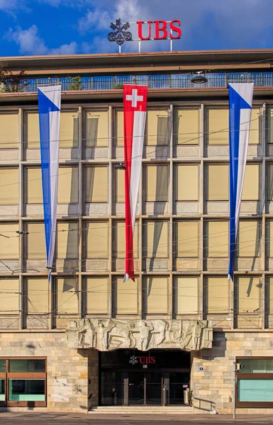 Fachada do edifício UBS na praça Paradeplatz em Zurique — Fotografia de Stock