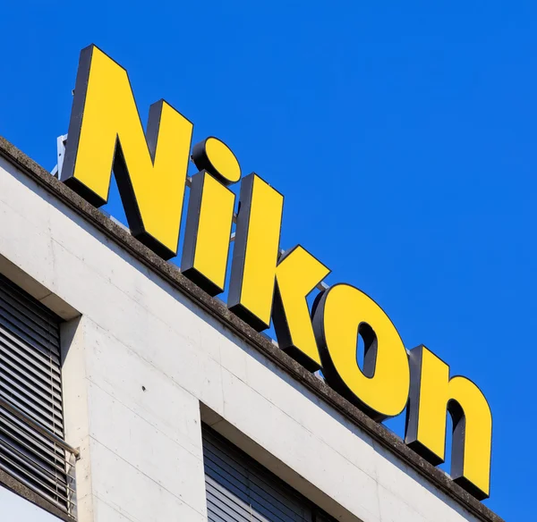 Nikon promosi di atas sebuah bangunan di Basel, Swiss — Stok Foto