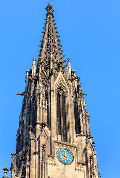 Torre do relógio da igreja Elisabethenkirche em Basileia, Switzerlan — Fotografia de Stock