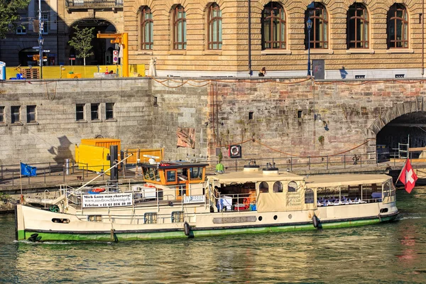 "Froschkoenig" boat at pier on the Rhine river — Stock Photo, Image