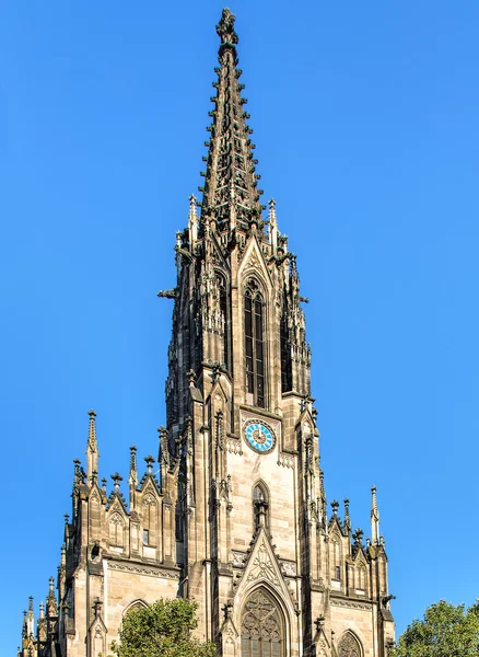 Parte superior da igreja Elisabethenkirche na cidade de Basileia — Fotografia de Stock