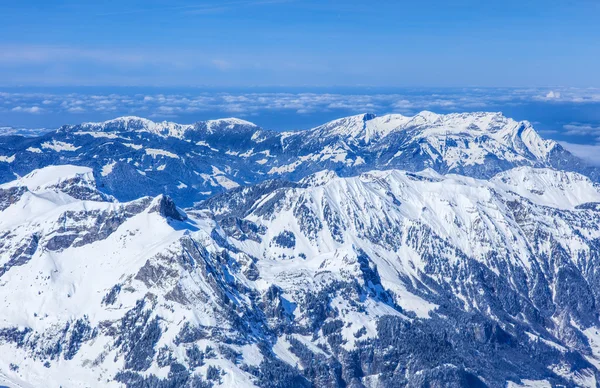 Alpes, vista desde la cima del monte. Titlis en Suiza — Foto de Stock