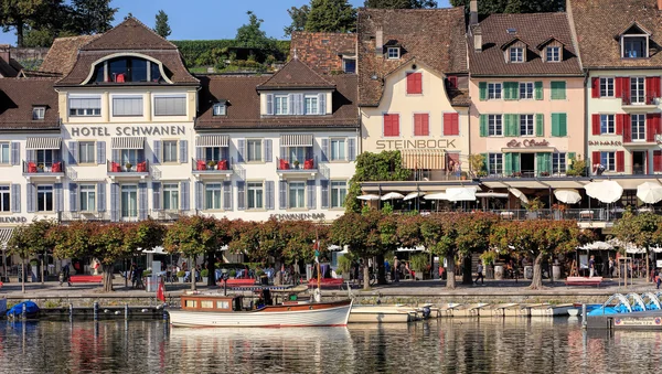 Boten en historische gebouwen in Rapperswil, Zwitserland — Stockfoto