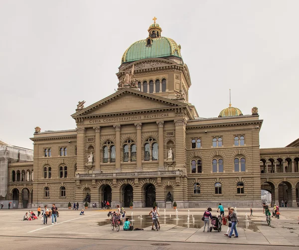 Istana Federal Swiss pada hari yang mendung — Stok Foto