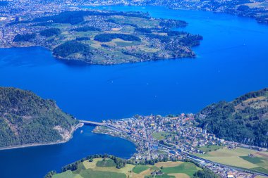 Dört kanton Gölü Mt. Stanserhorn dan görünüm
