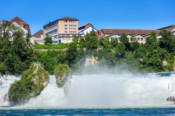 Air terjun Rhine Falls di musim panas — Stok Foto