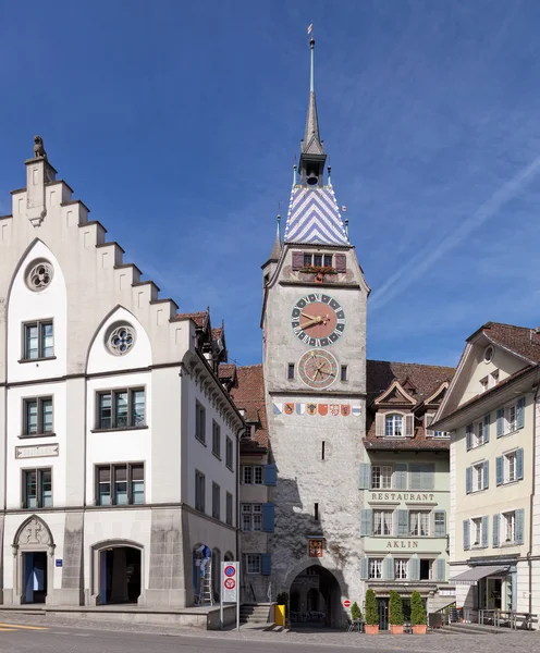 Torre del reloj Zytturm en la ciudad de Zug — Foto de Stock