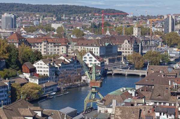 Paesaggio urbano di Zurigo con la gru al porto — Foto Stock