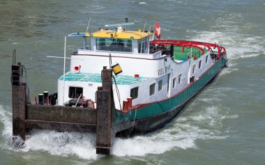 Fogel Gryff towboat Ren Nehri üzerinde