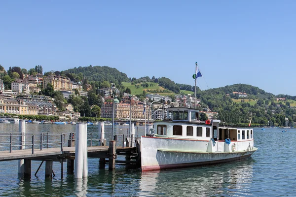 Uitzicht op het meer van Luzern — Stockfoto