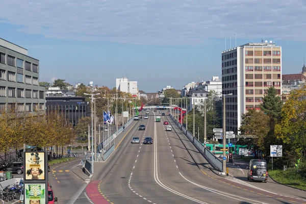 Bazylea, widok wzdłuż wiaduktu Heuwaage Viadukt — Zdjęcie stockowe